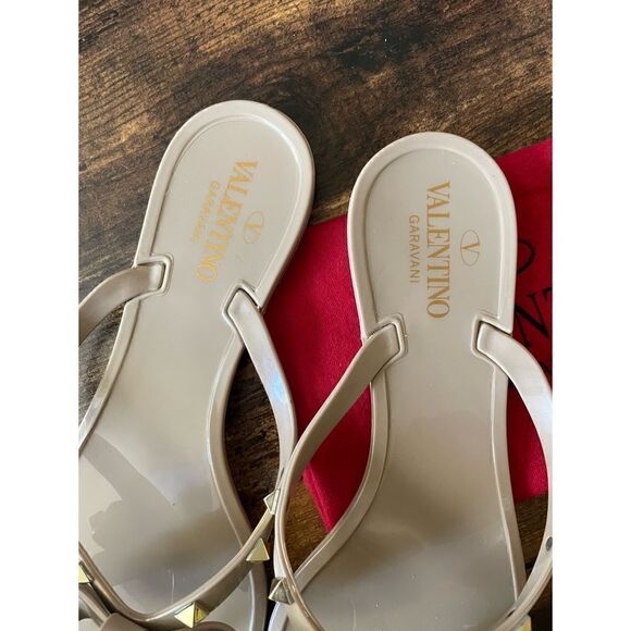 Valentino Garavani RUBBER ROCKSTUD
THONG Jelly flip-flops Size 41 NWOB - Picture 5 of 7